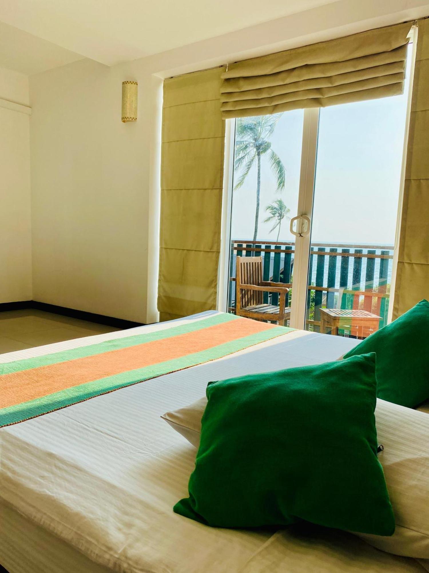 Saprin Beach Resort Усветакейява Екстер'єр фото