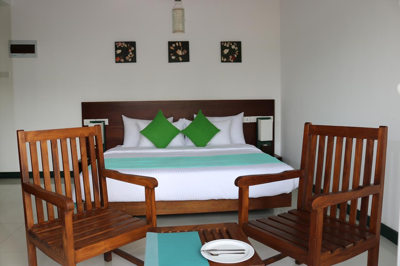 Saprin Beach Resort Усветакейява Екстер'єр фото