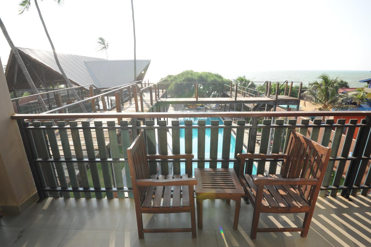 Saprin Beach Resort Усветакейява Екстер'єр фото